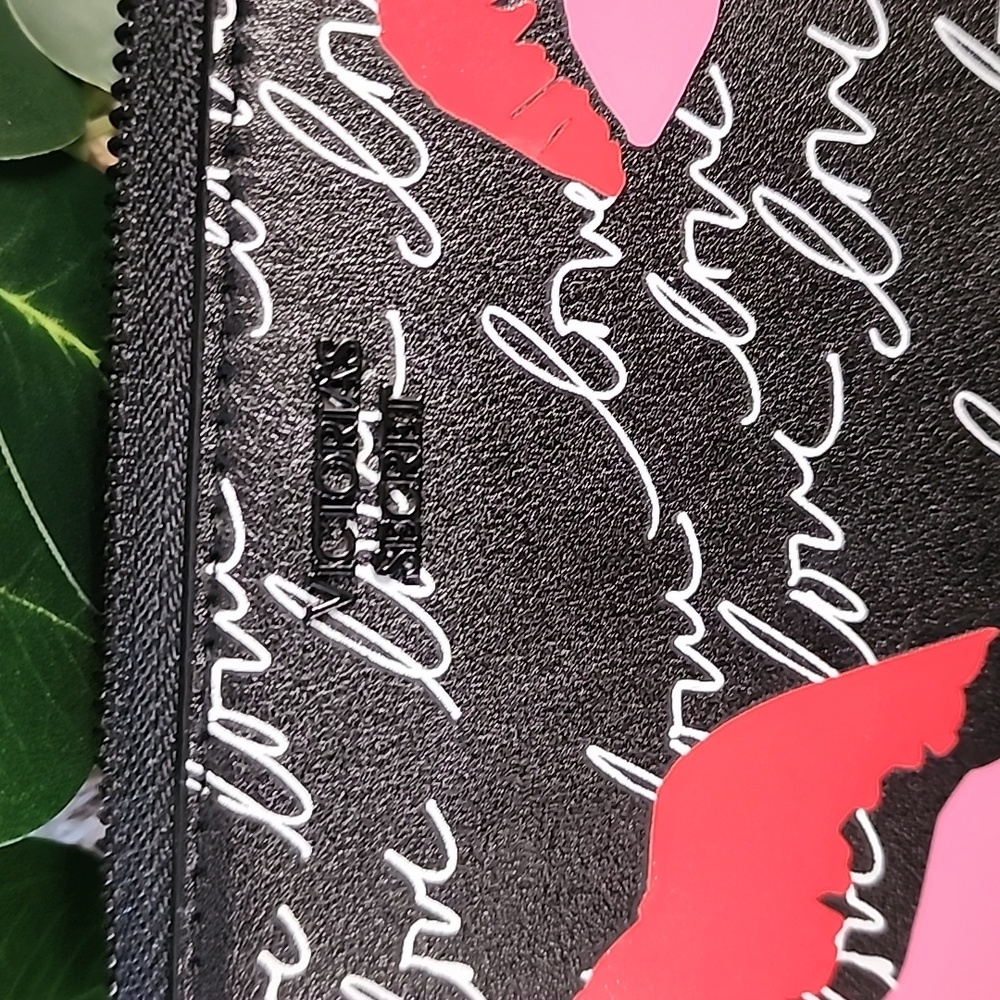 VICTORIA'S SECRET Love Kisses Zip Around Long Wallet Wristlet Lips Vegan Leather - Picture 4 of 13